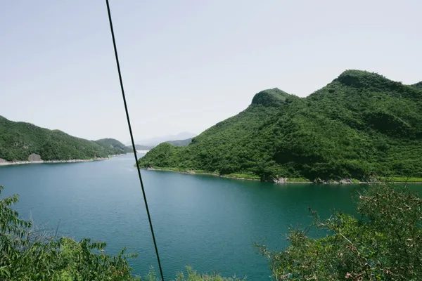 不知道叫啥 就叫碧波湖